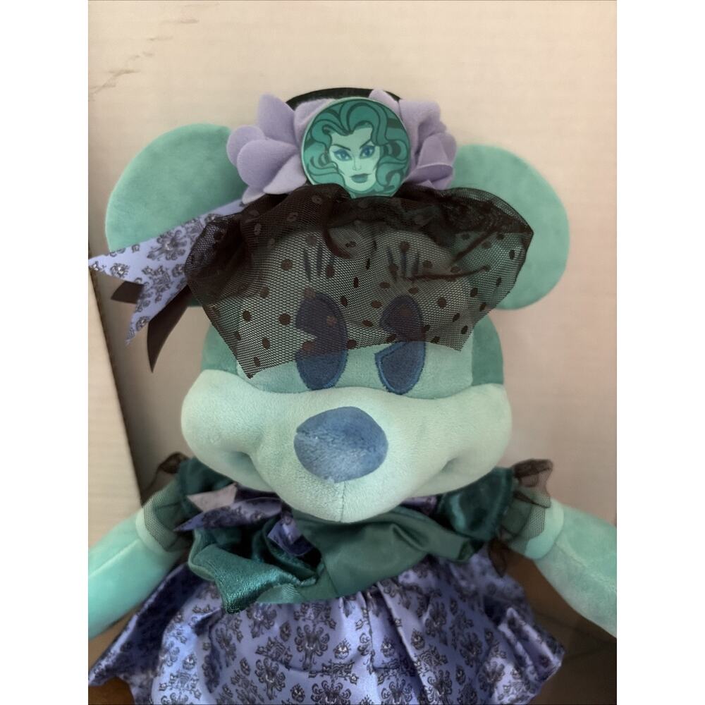 Minnie Mouse Main Attraction Haunted Mansion Plush 10/12 2020 w/ Tags - Picture 2 of 16